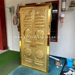 Pengrajin Pintu Kabah Kuningan Tembaga